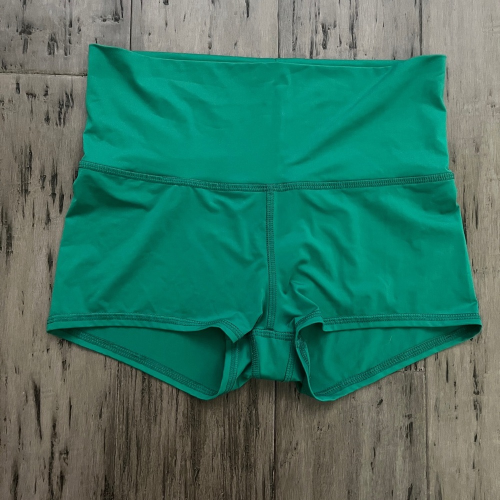 Wahi Yoga Women's Green Hot Shorts Size Small